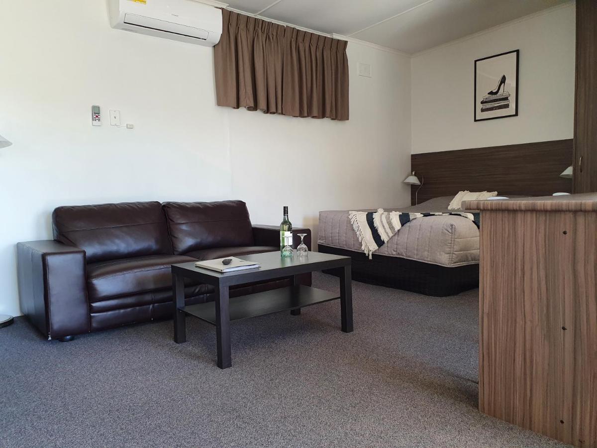 تايليم بيند Motel Riverbend المظهر الخارجي الصورة
